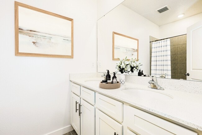 Building Photo - 1531 Tristar Dr