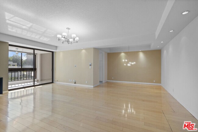 Building Photo - 4477 Wilshire Blvd