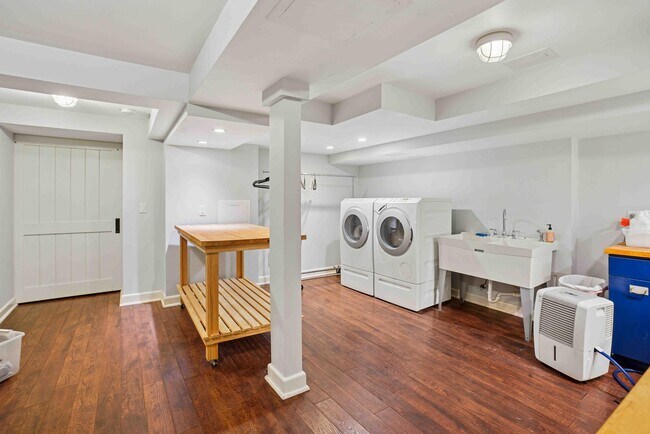 Building Photo - 5969 N Shore Dr