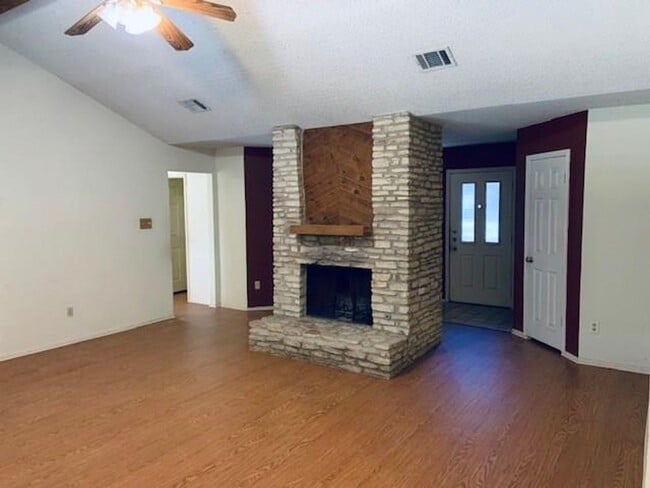 Building Photo - South Austin Gem
