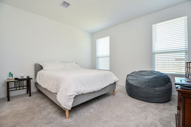 Building Photo - 26610 Coast Redwood Dr