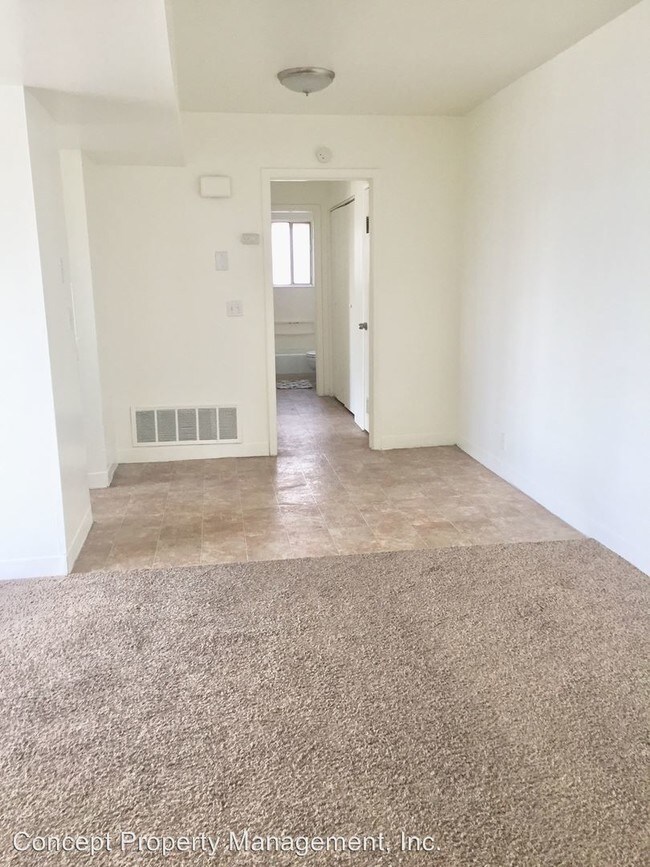 Building Photo - 435 E Warnock Ave