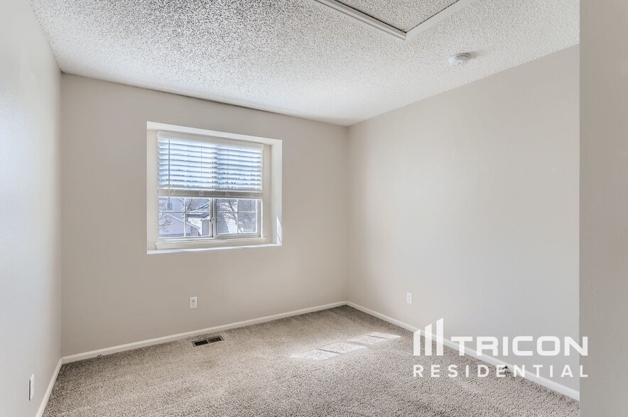 Building Photo - 5575 W 115th Pl