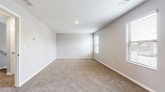 Building Photo - 2327 Burnett Ln
