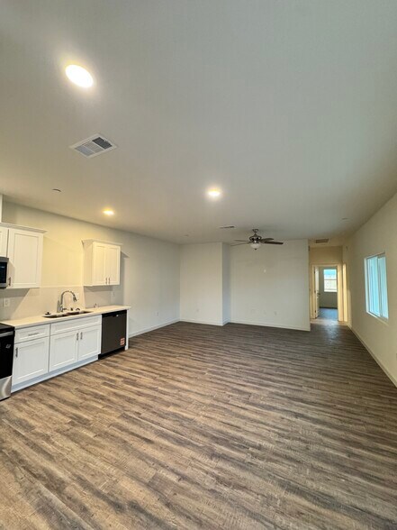 Building Photo - 6006 Cougar Trl