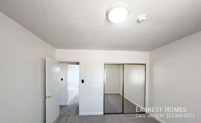 Building Photo - 14202 Delano St