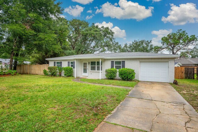 Building Photo - Charming Florida Cottage in the Heart of F...