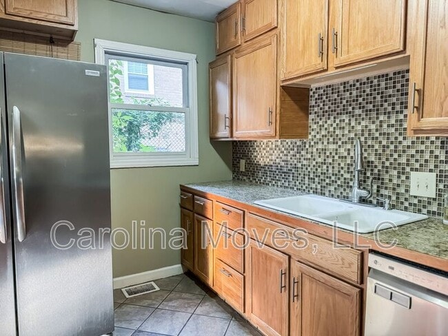 Building Photo - 2 Garraux St