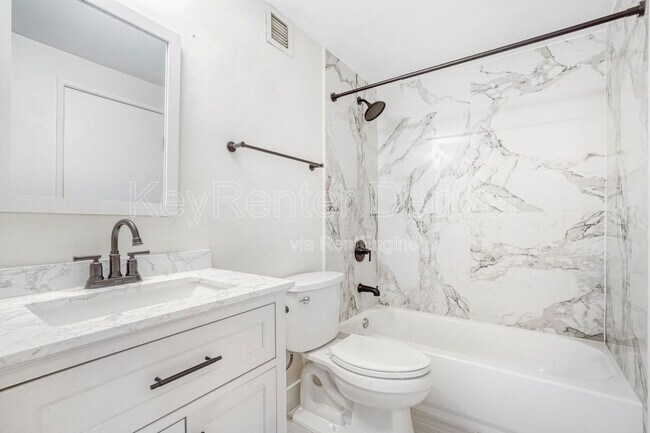 Building Photo - 720 16th St St