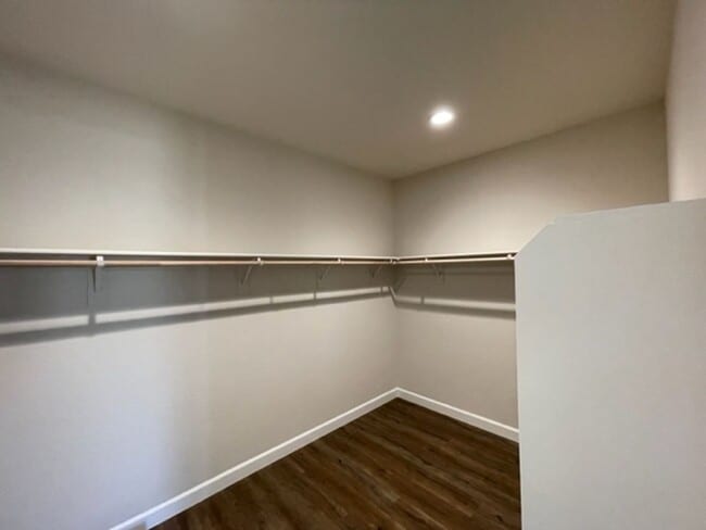 Building Photo - 3 Bedroom 2 Bathroom
