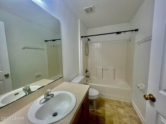 Building Photo - 11 Plainview Dr