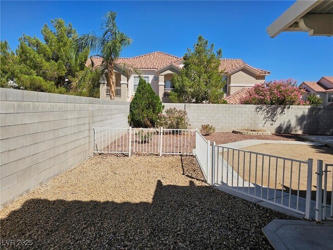 Building Photo - 8500 Glade Minnow Ave