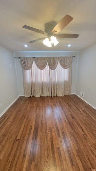 Building Photo - 15 Windsor Rd