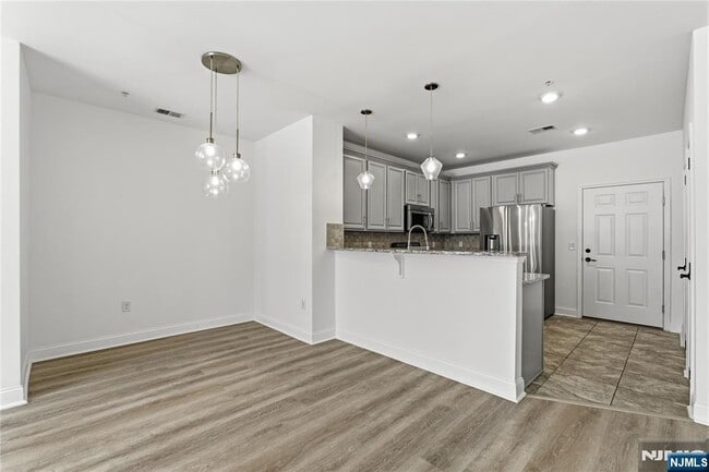 Building Photo - 25 Veterans Dr