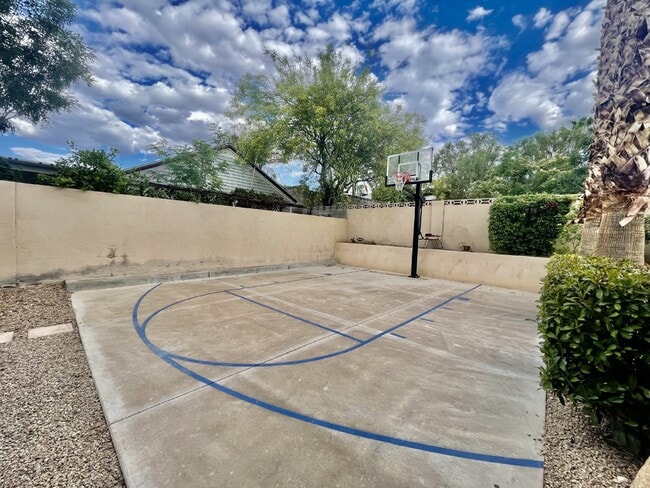 Building Photo - Luxurious 5-Bed, 4-Bath Fully Furnished Home in Henderson-