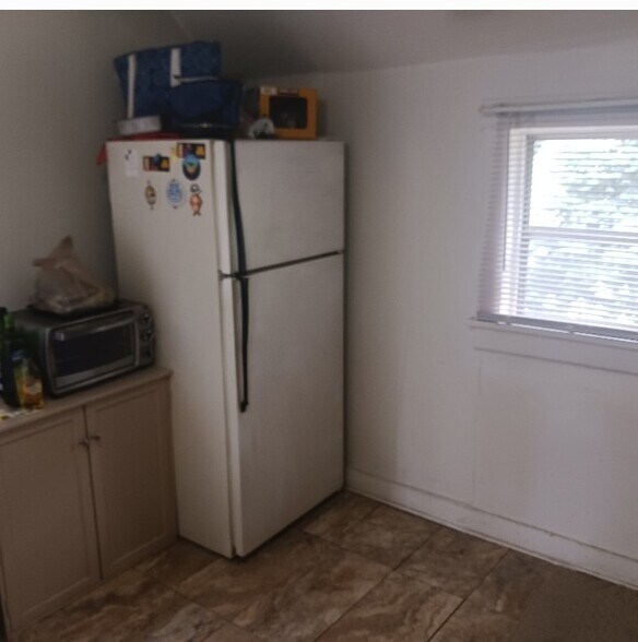 kitchen refrigerator - 311 Plymouth Ave NE