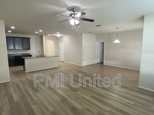 Building Photo - 9145 Blackstone Dr
