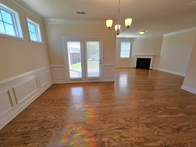 Building Photo - 558 Castleby Dr