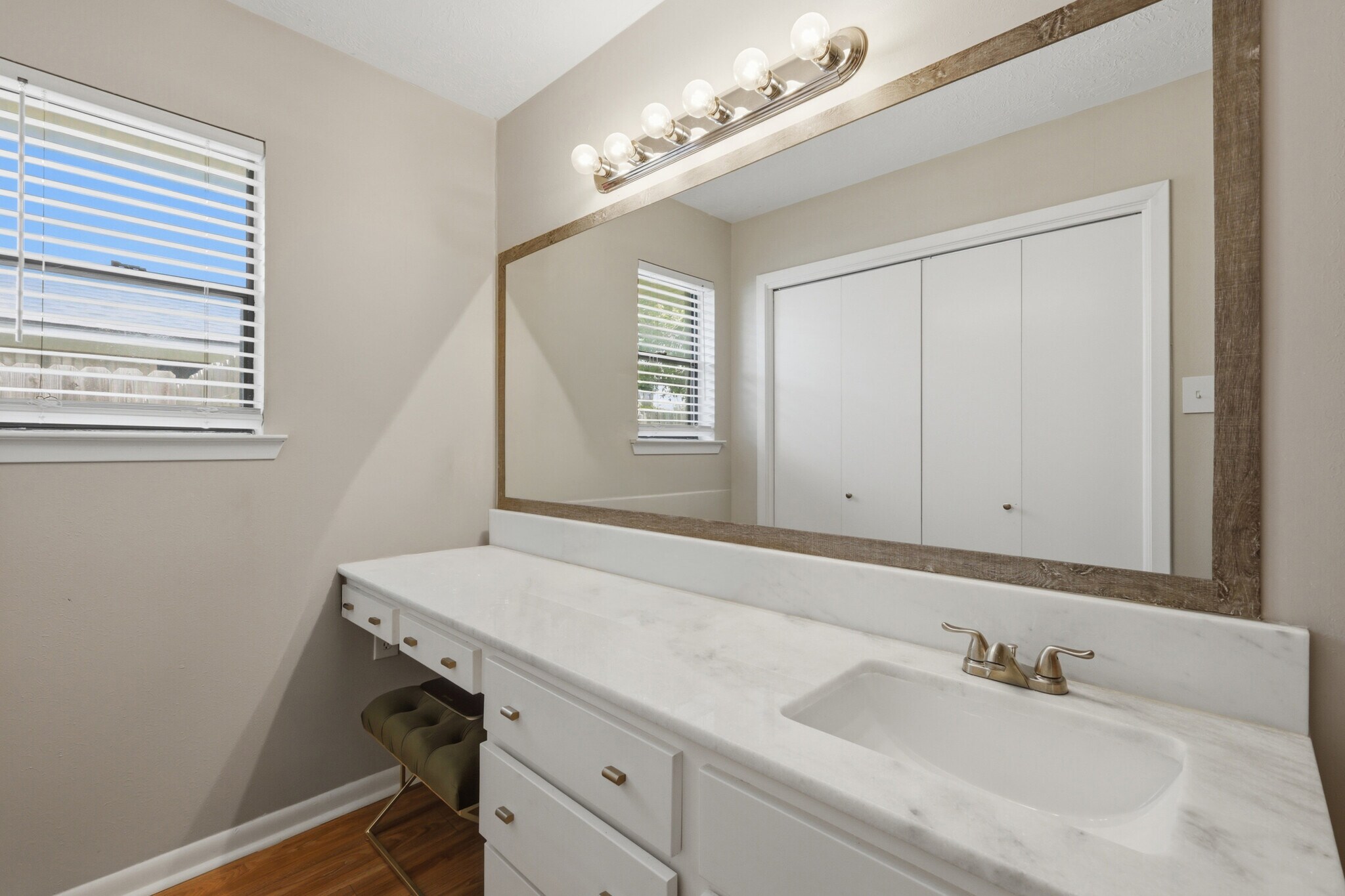 Building Photo - 3821 Brighton Dr