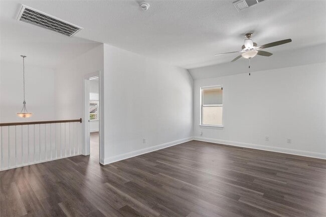 Building Photo - 724 Landing Ln