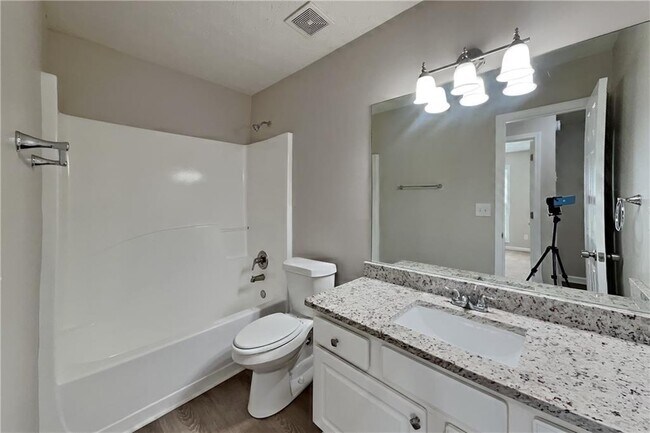 Building Photo - 1096 Sham Pointe Dr