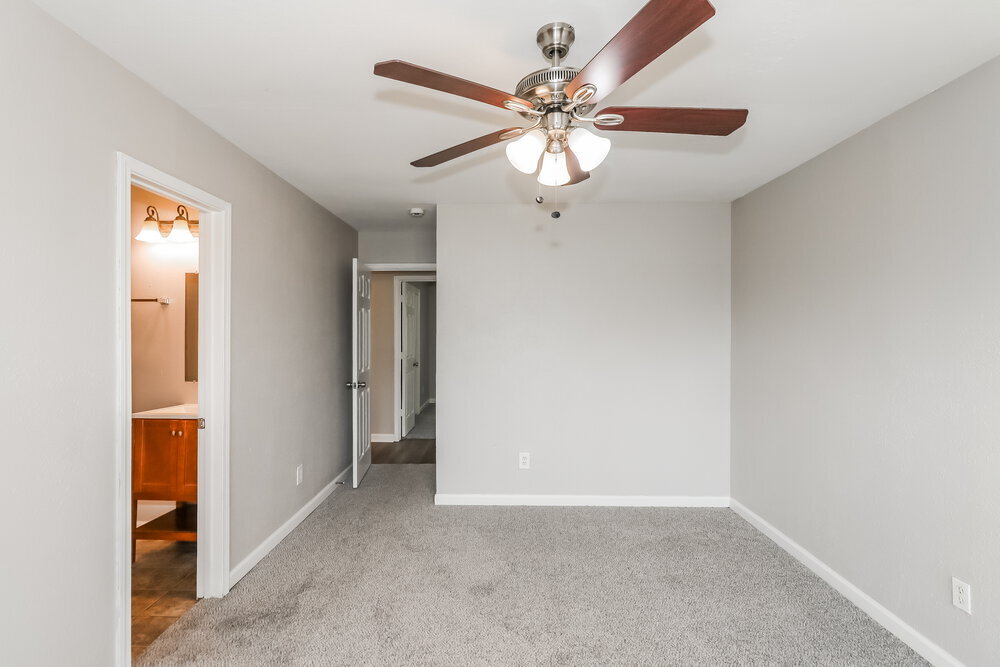 Building Photo - 7423 Village Lake Dr