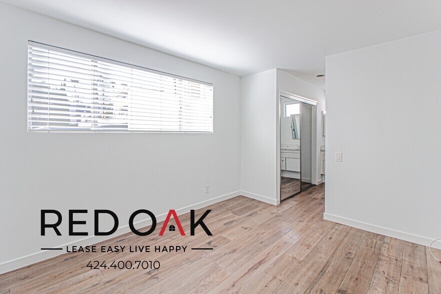 Building Photo - 1033 3rd St