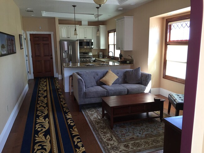 Building Photo - 225 W Angela St