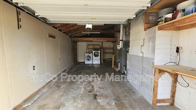 Building Photo - 6770 SW Princess Ave