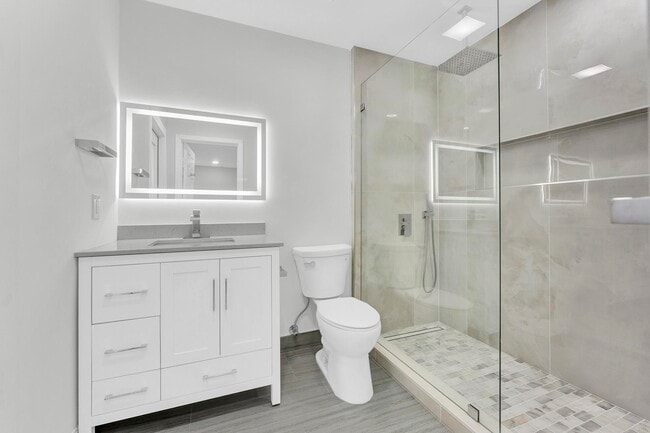 Building Photo - 5921 NE 15th Ave