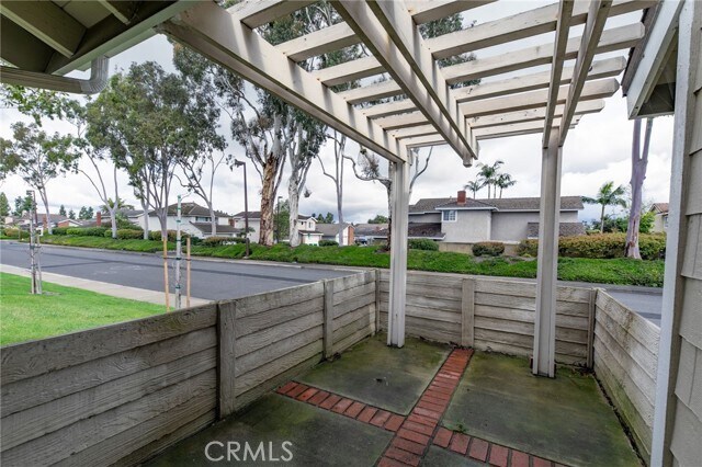 Building Photo - 32 Lone Pine