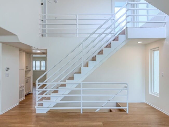 Building Photo - 3525 Sunset Ln