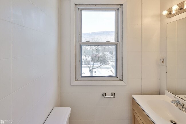 Building Photo - 50 W Catawissa St