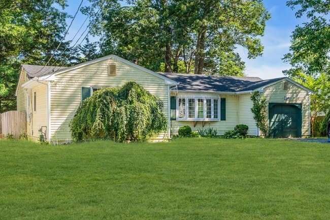 Building Photo - 2556 Woodland Rd