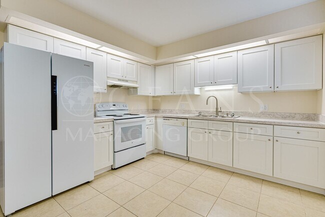 Building Photo - Modern Comfort in an Established Ormond Beach Neighborhood!