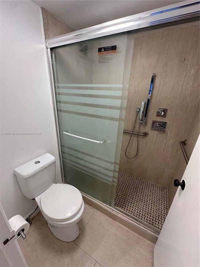 Building Photo - 6039 Collins Ave