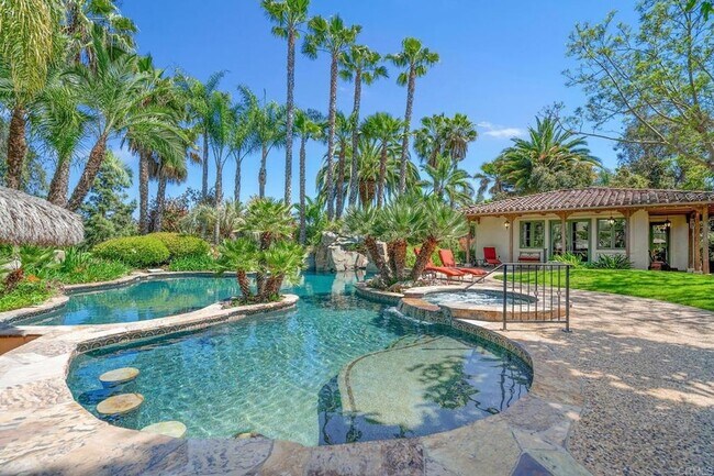 Building Photo - 7187 Via De Maya