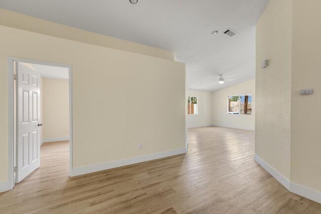 Building Photo - 53405 Avenida Rubio