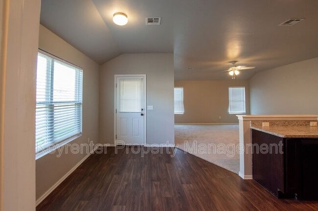 Building Photo - 1124 Granite Ln
