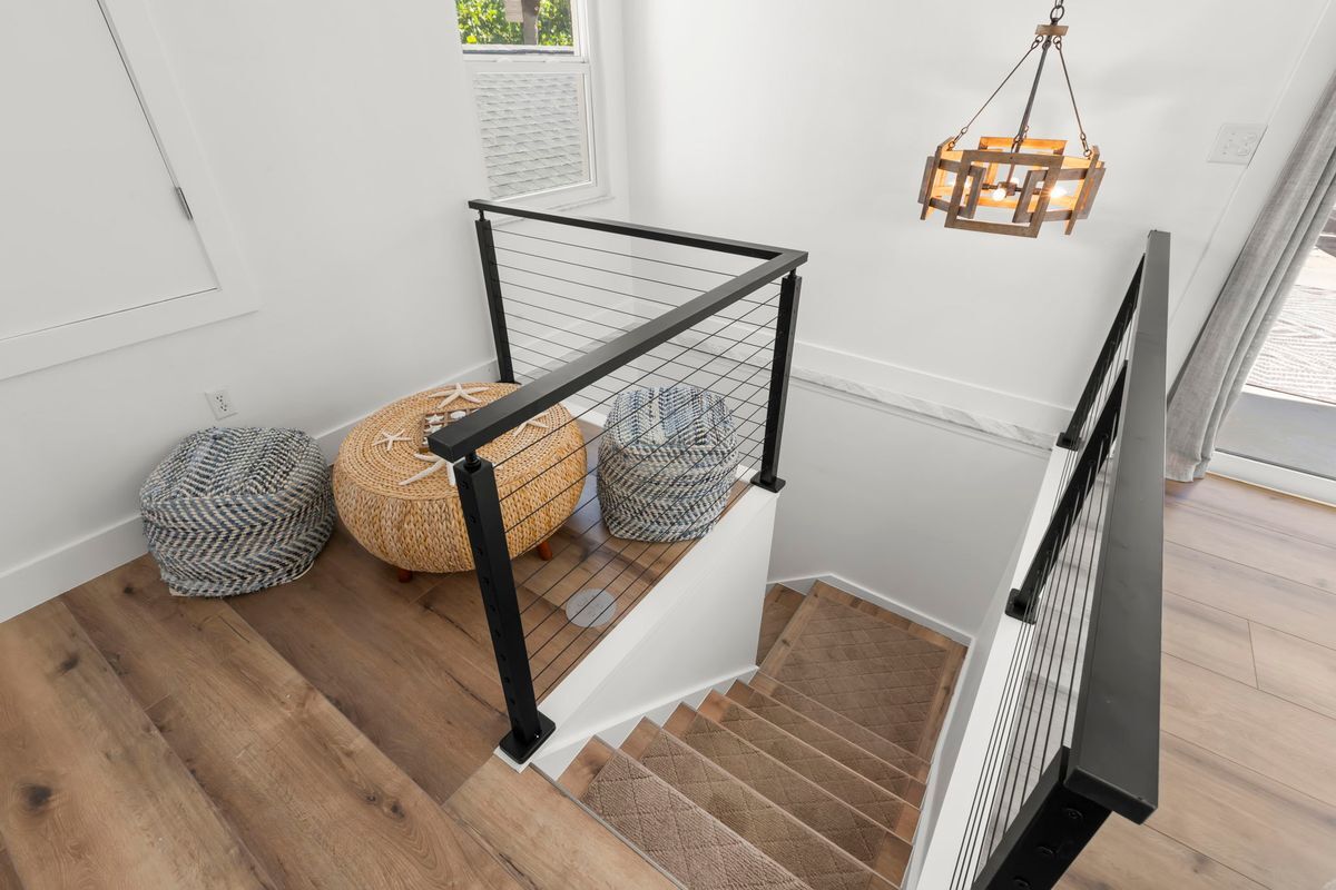 Building Photo - 819 Bay Esplanade