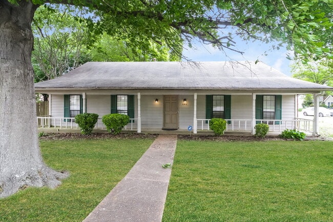 Building Photo - 6708 Henredon Dr