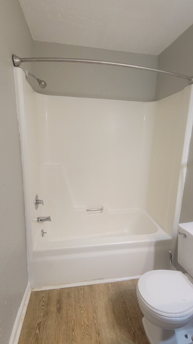 Building Photo - Section 8 accepted!!!  "Spacious 2-Bed, 2-Bath Haven in Huntsville - Your Perfect Retreat Awaits!"