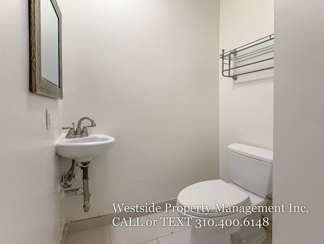 Building Photo - Controlled Access Complex | Townhouse 3BD/...