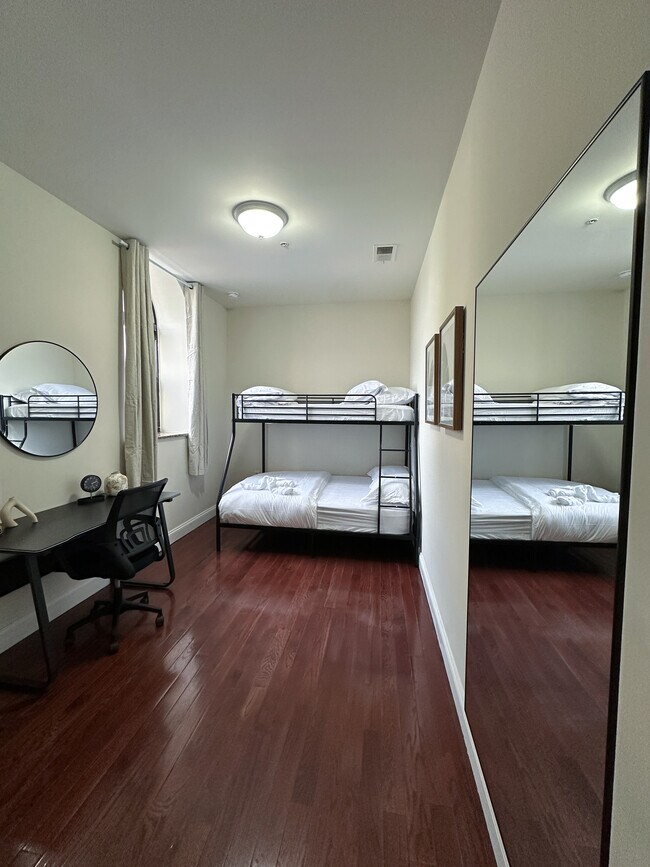 Building Photo - 207 N 11th St