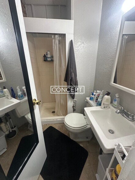 Building Photo - 40 Anderson St