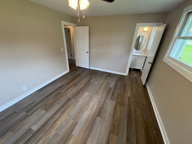 Building Photo - 1614 Shady Cir