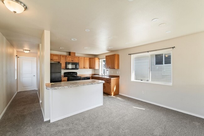 Building Photo - MOVE-IN SPECIAL! $500 plus Security Deposi...
