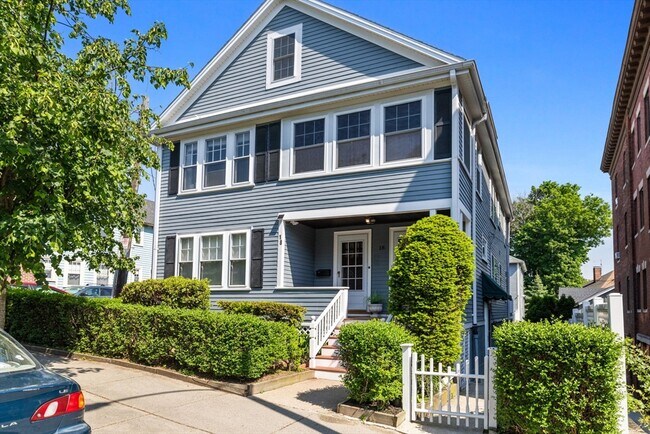 Building Photo - 18 Linden Pl