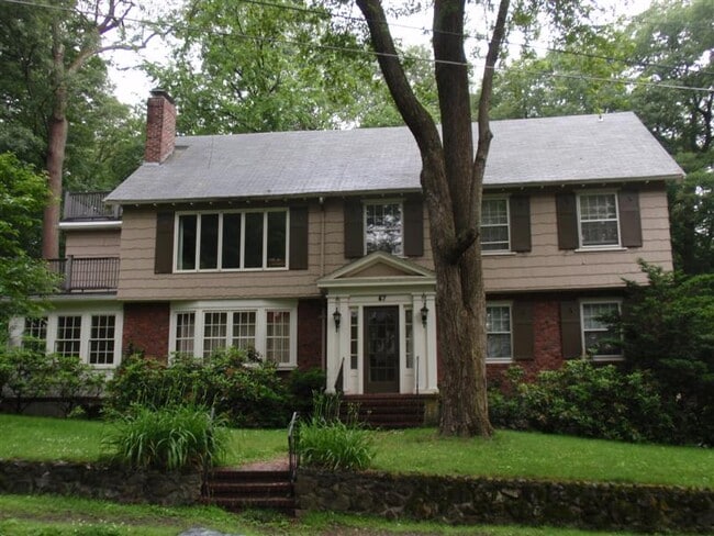 Building Photo - 67 Trowbridge Ave