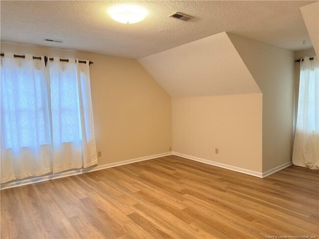 Building Photo - 5453 Thompson Cir